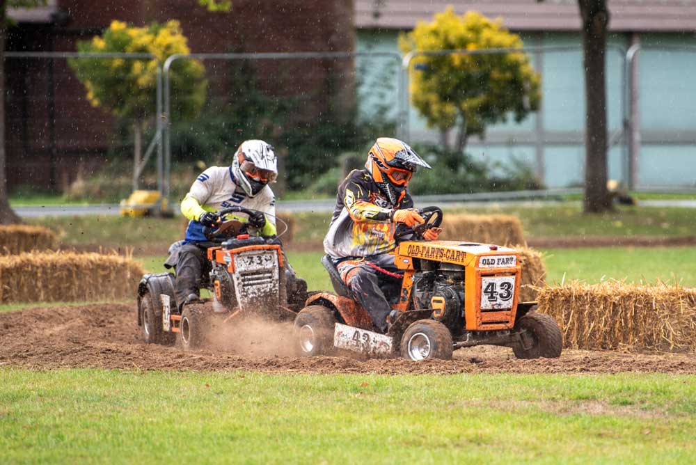 LAWN MOWER RACING